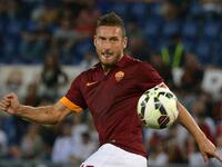 المهاجم الإيطالي فرانشيسكو توتي (روما) مواليد 1976: ما زال أسطورة العاصمة يخطف الأبصار بأدائه رغم وصوله لعامه الـ 39، كانت أفضل فتراته خلال الفترة ما بين عاميه الـ 27 و الـ 34، وأبرزها فوزه بلقب هداف السيري آ وعمره 31 سنة.