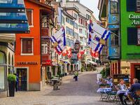 سويسرا: معدل البطالة في سويسرا تحوم حول 3.1٪، واحدة من أدنى المعدلات في العالم.