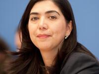 رشحت الحكومه الألمانيه لوزارة الشؤون الاجتماعية في ألمانيا "ايغول اوتسكان" وهي مسلمه من أصل تركي. وفور تسلمها منصبها طالبت بنزع الصلبان من صفوف المدارس الرسميه مؤكده أن الدستور الألماني يفرض علي المؤسسات الرسميه أن تكون محايده إزاء الأديان.