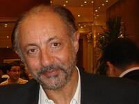 تعرّض الفنان عبد العزيز مخيون لمحاولة اغتيال من من قبل زوجته الدكتورة سحر أبو القاسم التي خانته مع شخص آخربحسب ما قاله بعد نجاته وأكد أن الحادث تم تدبيره من أمن الدولة،عقب نشاط حركة كفاية الذي انضم إليها وان محاولة الاغتيال خططت من النظام القديم مستخدمًا فيها زوجته
