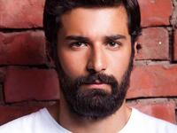  أحمد حاتم، اسم ليس بجديد الا أنه تفوق هذا العام من خلال  "فوق مستوى الشبهات" للفنانة يسرا.