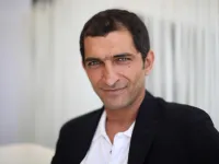 الفنان عمرو واكد والكاتب بلال فضل وبعد مواقفهما الواضحة من الرئيس السيسي، وهجومهما الدائم على النظام الحالي، تم منع عرض مسلسلهما "أهل إسكندرية"وذلك على خلفية تناول العمل لبعض قضايا الفساد بالدولة، وتحديدًا داخل وزارة الداخلية، وذلك بحسب تصريحاتهما.