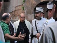 تكررت اخطاء مسلسل باب الحارة 8 والتي كان ابرزها اضافة شخصية «أبو حازم» تجسيد عبد الهادي الصبّاغ الذي أدّى في الجزء السادس شخصية الشيخ الأعمى «فهمي»، وعودة ناهد الحلبي بشخصية «أم حاتم» بعد أن قدّمتها في الجزء الخامس،واستبدالها بصباح بركات في السادس والسابع