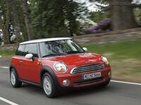 ميني: تعدّ سيارة ميني كوبر المثال الكلاسيكي للسيارات الصغيرة، والتي رغم حجمها الصغير وثمنها المنخفض إلا أنها قادرة على استيعاب عائلة من أربعة أفراد.
