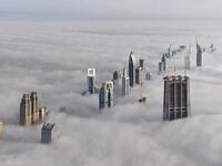 تبدو كمدينة خيالية من المستقبل لا يوجد لها أرض، يعيش الناس في الجو وحولهم السحب ويتنقلون بالسيارات الطائرة. هذا طبعاً إطلاق لخيالي. ولا يختلف أحد لو أن هذا الخيال تحقق، فإن دبي ستكون من أوائل المدن التي تستقبل هذه الفكرة المجنونة في المنطقة