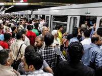 محدش واقف فى المواصلات: تصريح ساخن أصدره المهندس رزق على، رئيس مجلس إدارة هيئة النقل العام بالقاهرة، مؤكدا أنه نادرًا ما يرى راكبا واقفا فى الأتوبيس وغير جالس على مقعد، قائلا: "أنا رئيس هيئة النقل العام ونفسى أشوف راكب واقف”.