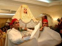 المغرب:
تمتطي العروس حصانًا لزيادة فرصها بإنجاب الأطفال الذكور، وترمي  بيضة مزينة بالحناء على جدار منزلها الجديد، ويجب أن ترتدي "اللبس الفاسي".