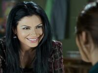 "بنتين من مصر" فيلم اجتماعي سياسي مصري من بطولة زينة وصبا مبارك ويناقش الفيلم مشكلة العنوسة في المجتمع المصري والعربي. فيلم واجه الكتير من الانتقادات بسبب جرأته. الفيلم قد لايكون نجح تجاريا ولكن سيبقى هذا الفيلم حاضر بسبب المشكلة التي تناولها.