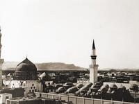  الهجرة النبوية حدث تاريخي وذكرى ذات مكانة عند المسلمين، ويقصد بها هجرة النبي محمد وأصحابه من مكة إلى يثرب والتي سُميت بعد ذلك بالمدينة المنورة. بسبب ما كانوا يلاقونه من إيذاء من زعماء قريش، خاصة بعد وفاة أبي طالب.