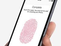 قامت آبل بتحديث ماسح (TouchID) بزيادة سرعته بمقدار الضعفين عن سابقه، وذلك بإجراء تعديل بسيط في جهاز الماسح الضوئي المتواجد أسفل الزر الرئيسي في الهاتف، بالإضافة لإجراء بعض التحسينات على خوارزمية البرمجيات الخاصة به
