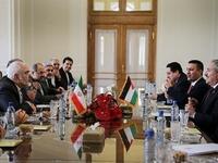 ظلت العلاقات الأردنية الإيرانية منذ انتصار الثورة الإيرانية بقيادة آية الله الخميني عام 1979 وحتى الساعة، تتأرجح بين العداء والدبلوماسية الحذرة، حيث لم ينجحا تماما في التوصل إلى أرضية علاقات تقوم على مصالح ثنائية مشتركة واضحة المعالم .