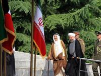 تتصف العلاقة الثنائية بين إيران والكويت بالودية. ليوصفوا العلاقة بالنقطة البيضاء في تاريخ الدولتين. ايران دعمت كويت بشكل كبير في حرب الكويت والعراق ورفضت احتلال الكويت بأي شكل. وترتبط ايران والكويت بعلاقات اقتصادية كبيرة. 