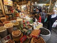 العراق يبدأ التحضير للشهر قبل قدومه بأيام عديدة، فتكون الحركة غير اعتيادية في الأسواق،حيث يقوموا بشراء مستلزمات رمضان قبيل حلوله بعشرين يوم، وتوضع الزينة والإنارة على معظم المحلات. ويُعد سوق الشورجة القديم أكبر سوق في العراق حيث يشهد إقبال من كل مدن ليشتروا لوازم الشهر 
