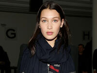 عارضة الأزياء بيلا محمد حديد من أصول فلسطينية وعائلة مسلمة
