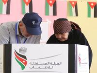  خلال الانتخابات النيابية تم سرقة 8 صناديق اقتراع  في البادية الوسطى، وظهر رئيس هيئة الانتخاب ليأكد ان الانتخابات ستعاد في الدائرة. ولكن فيما بعد، قال الناطق الإعلامي للهيئة المستقلة للانتخاب أن الصناديق المسروقة لا تؤثر على النتائج الانتخابات.