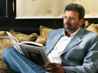 المخرج خالد يوسف بعدما أعلن أنه سيكون صوت المعارضة في البرلمان الحالي،عقب نجاحه في انتخابات مجلس النواب التي خاضها بمسقط رأسه،هاجمه العديد من الإعلاميين المؤيدين للنظام،منهم أحمد موسى،الذي عرض صورًا فاضحة ضمن برنامجه "على مسؤوليتي"قال إنها تخص المخرج السينمائي.