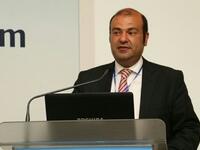 الطماطم طول عمرها مجنونة: تصريح أصدره الدكتور خالد حنفى وزير التموين تعليقا على ارتفاع الأسعار في السوق المصرية خلال الفترة السابقة، متهما الطماطم بأنها طول عمرها مجنونة أى أن الوزراة ليست سبب المشكلة، بل السبب يرجع الى جنان الطماطم
