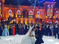 احتفل الوزير اللبناني غازي العريضي بزفاف ابنه عمر على فتاة سورية اسمها ريا هندي في ليلة وصفها بعض الحضور بأنها من القصص الخيالية حفل الزفاف أقيم في البيال في بيروت وارتدت العروس ريا هندي العريضي 3 فساتين زفاف