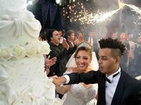  فيلم “كلبي دليلي” هو كان بداية قصة الحب التي جمعت بين الفنانة مي كساب و زوجها المطرب الشعبي محمد الشهير بـ”أوكا”. الحب هذا انتهى بحفل زواج جميل.