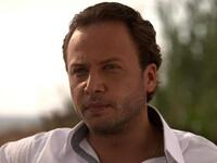 أعلن الفنان مكسيم خليل أنه غادر وطنه سوريا بعد تعرضه لمضايقات من قبل الأمن وبعض الموالين للنظام بسبب دعمه للثورة السورية. وأوضح أنه يساند الثورة السورية بعدما رأى الظلم الذي كان يقع على المتظاهرين.
