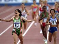 الجزائرية حسيبة بولمرقة حصلت على المركز الأول في سباق 1500 متر في أولمبياد 1992، كما حصدت عدد آخر من الجوائز، بينها ذهبية وبرونزية بين عام 1991، و1995 في بطولة العالم لألعاب القوى.