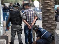 الابتسامة هي سلاح الفلسطنيين الذي لا يمكن ان يتم مصادرته منهم او حرمانهم منه.