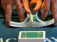 القمار في المكتبة: قانون صدر في بريطانيا سنة 1898 يسمى "قانون جرائم المكتبة" ما زال ساريًا إلى اليوم، وينص على مجموعة من الممنوعات التي لا يمكن للمواطنين ممارستها في المكتبات، من بينها القمار.