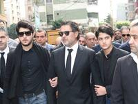 المطرب اللبناني راغب علامة وهو أبرز المتألمين لفراغ ذويهم، حيث بدأ الامر بوفاة والدته الحاجة وفيقة عن عمر يناهز 78 عاما إثر تعرضها لأزمة قلبية، ليلحق بها والده الحاج صبحي علامة، بعد وفاتها بشهر واحد، وهو ما جعل راغب يعيش حالة نفسية سيئة.
