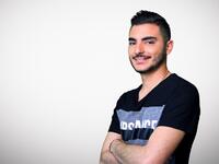 "سليم شبيل" من تونس، درس تصميم الأزياء، وعمل في مجال تنسيق الملابس في العديد من الأفلام والإعلانات التجارية.
