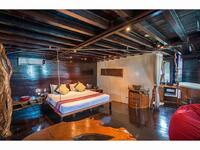 ويضم مركب "ديوي نوسانتارا" أكبر كابينة خاصة، يبلغ حجمها 500 قدم مربع في الجناح العائلي.
