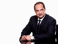 خالد الصاوي:
درس الصاوي الإخراج في أكاديمية الفنون عام 1993 وبدأ العمل كمساعد مخرج في “سمكة وأربعة قروش" ثم مخرجاً تلفزيونياً بقناة النيل الدولية وقنوات أخرى. كذلك عمل في المسرح مخرجاً وكاتباً.