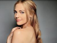 مريم أوزيرلي (34 عاما) لابد ان تتواجد "السلطانة هيام"من ضمن القائمة، أوزيرلي لعبت الدور الأبرز في مسلسل "حريم السلطان" الذي حقق شهرة واسعة ونقل الدراما التركية إلى آفاق جديدة. لأوزيرلي المولودة لأب تركي وأم ألمانية.