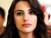 توفانا توركاي (26 عاما) شاركت الممثلة التركية الفاتنة في عدد من الأدوار، إلا أنها لم تقدم نجومية مطلقة حتى الآن.ولكنها  اشتهرت مؤخرا في مسلسل العشق الأسود الذي أدى عملها فيه لقصة حب مع نجم المسلسل أنجين أكيوريك الشهير بدور كريم في مسلسل "فاطمة".