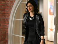 هازال كايا (26)أو ليلى هازال كايا كما هو مكتوب في الوثائق الرسمية، ولدت في مدينة عنتاب ذات الأغلبية العربية، وكان أول دور لها 2007 في مسلسل “الحلم الضائع”، لكنها اشتهرت عام 2008 من خلال تقمص شخصية “نهال” في مسلسل “العشق الممنوع”.