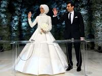 احتفل الرئيس التركي رجب طيب أردوغان بزواج ابنته الصغرى، سمية من سلجوق بيرقدار، في إسطنبول وسط إجراءات أمنية مشددة حضر العديد من الشخصيات لحفل الزفاف من بينهم سعد الحريري و كبير عزت بيغوفيتش إضافة إلى 5 زعماء و قادة آخرين كشهود.
