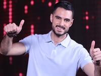 اللون المفضل: اشتهر يعقوب شاهين بالقميص الأبيض الذي يرتديه كثيرا، وأكد أنه يمتلك 30 قميصا باللون الأبيض حيث يرتاح إلى اللون نفسيًا، يهوى السباحة، ويحب الموسيقار محمد عبدالوهاب.
