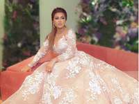 الفنانة السعودية وعد رحبت بقرار بدء سريان قرار قيادة المرأة للسيارة في السعودية ونشرت فيديو لها وهي تقوم بالتصفيق ابتهاجًا لقيادتها السيارة في مدينة الرياض عقب حضورها حفل الفنانة الكويتية نوال.
