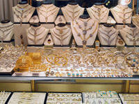 Jewelry store in Grand Bazar (Shutterstock)	