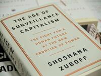 الكتاب الأول: «The Age of Surveillance Capitalism – عصر رأسمالية الرقابة» من تأليف «Shoshana Zuboff – شوشانا زوبوف».