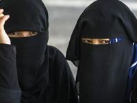 الصين: يمنع إقليم شينجيانغ ارتداء أغطية الوجه في الأماكن العامة، واللحى الطويلة "طولا غير عادي".