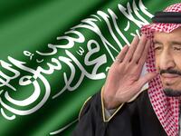 اشترط العاهل السعودي لمنح الإذن بإنتاج الفيلم، وهو أن تراجع وزارة الإعلام ودارة الملك عبدالعزيز نص السيناريو ليطابق الحقيقة بعيدًا عن القالب الوثائقي، حتى لا يفقد التشويق للمشاهد عن حياة رجل عظيم وملك معروف تاريخيًا.