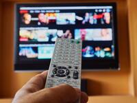 2015: عبارة "مشاهدة صاخبة / Binge-watch" والتي تعبّر عن مشاهدة عدة حلقات متتالية من أحد المسلسل التلفزيونية واحدة تلو الأخرى وفي وقت قصير.