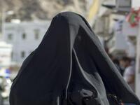 سويسرا: يُحظر ارتداء أغطية الوجه في الأماكن العامة في بعض الأقاليم.