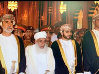 حياته الشخصية: السلطان الجديد متزوج من عهد بنت عبد الله بن حمد البوسعيدية وله منها ولدان هما: ذي يزن بن هيثم وبلعرب بن هيثم / وابنتان هما: ثريا بنت هيثم، وأميمة بنت هيثم.