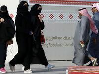 إسقاط الولاية: في الأول من أغسطس الجاري، أصدر العاهل السعودي قرارًا يتيح للنساء اللاتي تجاوزن سن الـ 21 عامًا، استخراج جوازات سفر ومغادرة البلاد دون شرط الحصول على ولي الأمر الذي قد يكون الزوج أو الأب أو الأخ أو حتى الابن.