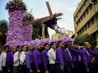 Catholic faithfuls take part in the traditional Nazareno de San Pablo (Saint Paul's Nazarene) procession in the framework of Holy Week celebrations in Caracas, on April 17, 2019.  YURI CORTEZ / AFP