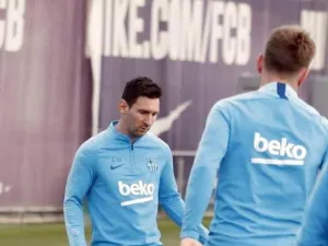 ميسي خلال تدريبات برشلونة