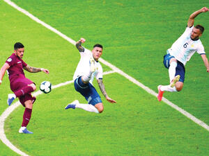 الأرجنتين تتخطى عقبة فنزويلا دون عناء يذكر