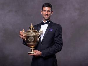 جوكوفيتش مع كأس دورة ويمبلدون