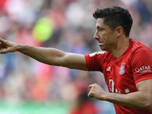 ليفاندوفسكي يواصل التألق